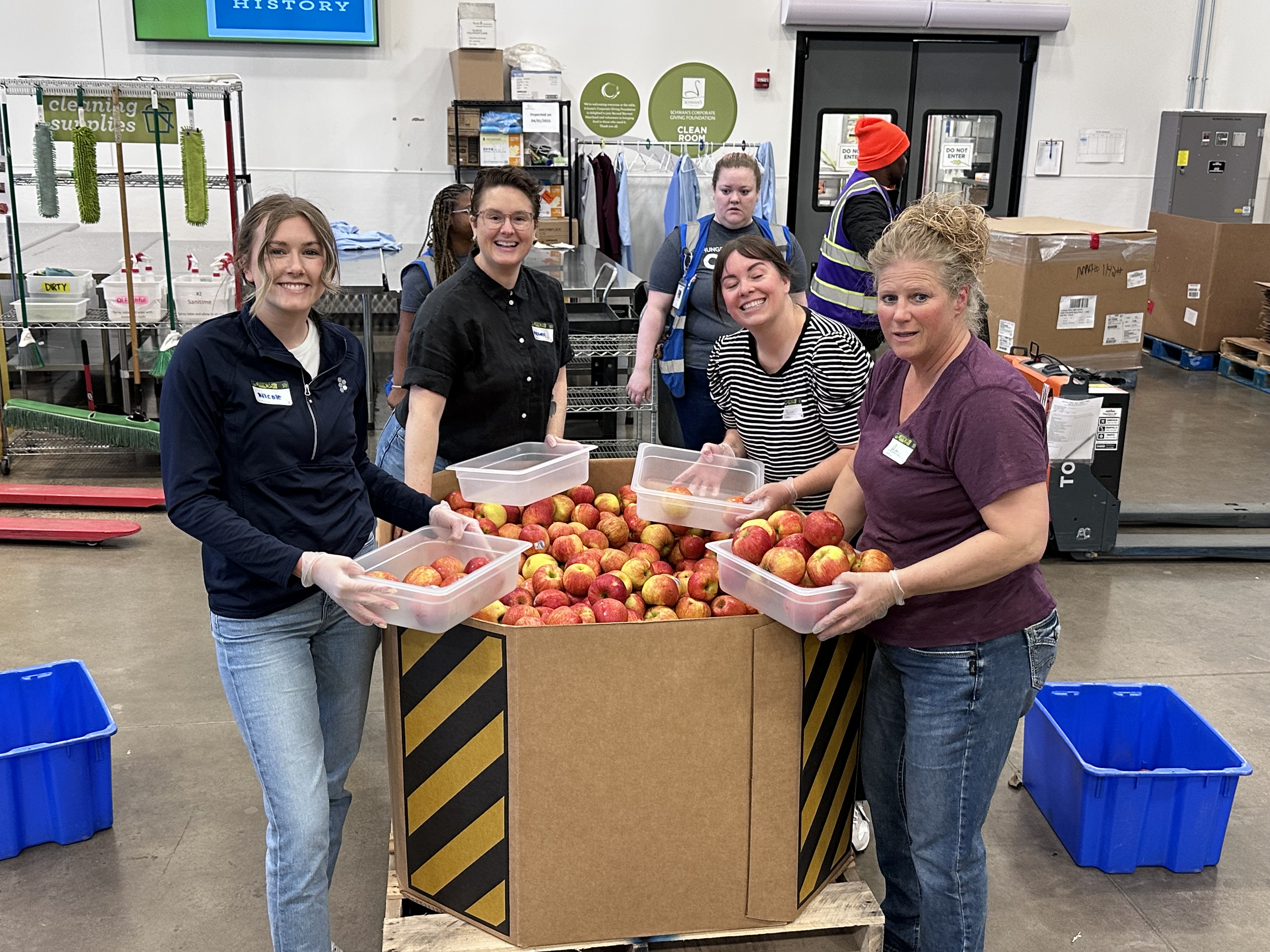 BTU Volunteers at Second Harvest Heartland