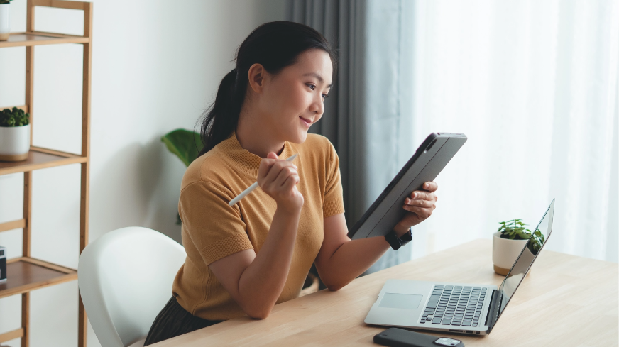 A client fills out information related to a claim on their tablet